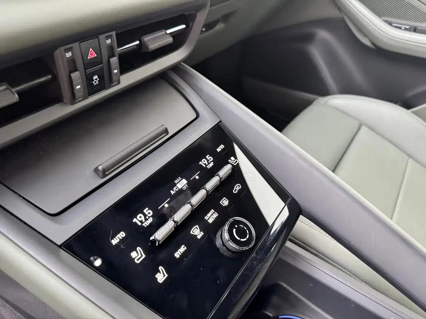 2025 Macan 4 Sport Edition (New Energy) — миниатюра 10