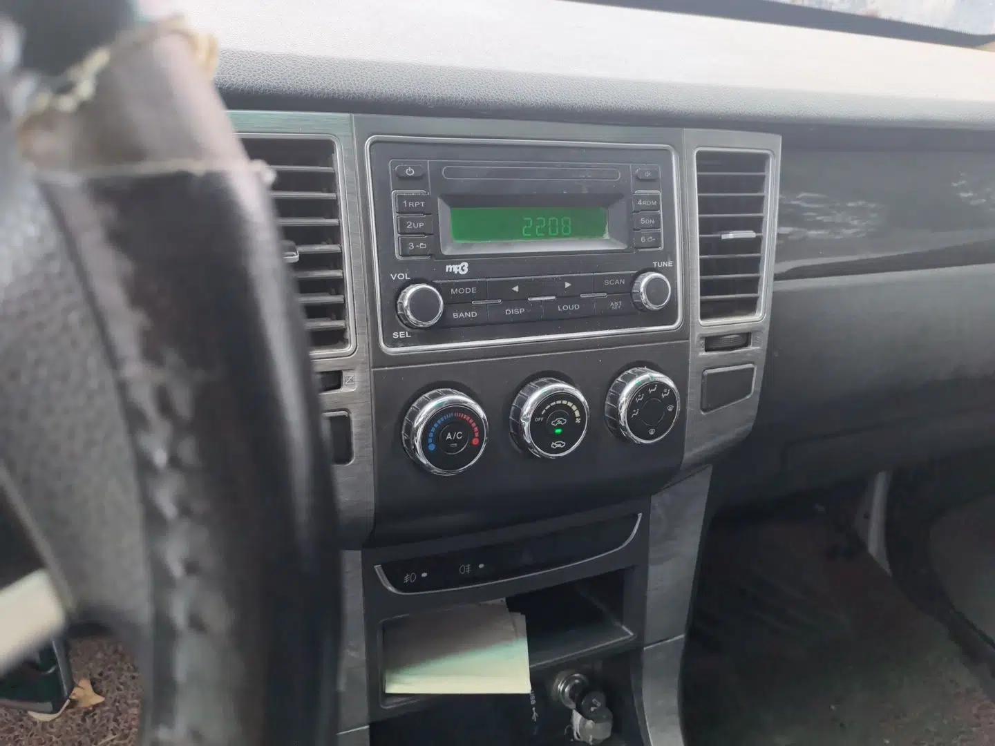 Foton Sapporo Manual 5‑Seater 2.4L — миниатюра 13