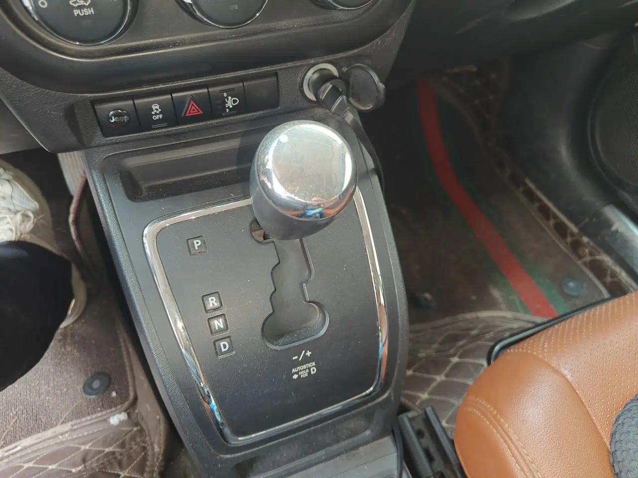 Jeep Patriot 2014 2.0L Sport Enhanced Edition — миниатюра 14
