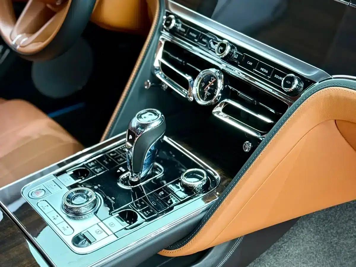 2024 Flying Spur Plug-in Hybrid 2.9T V6 Hybrid — миниатюра 23