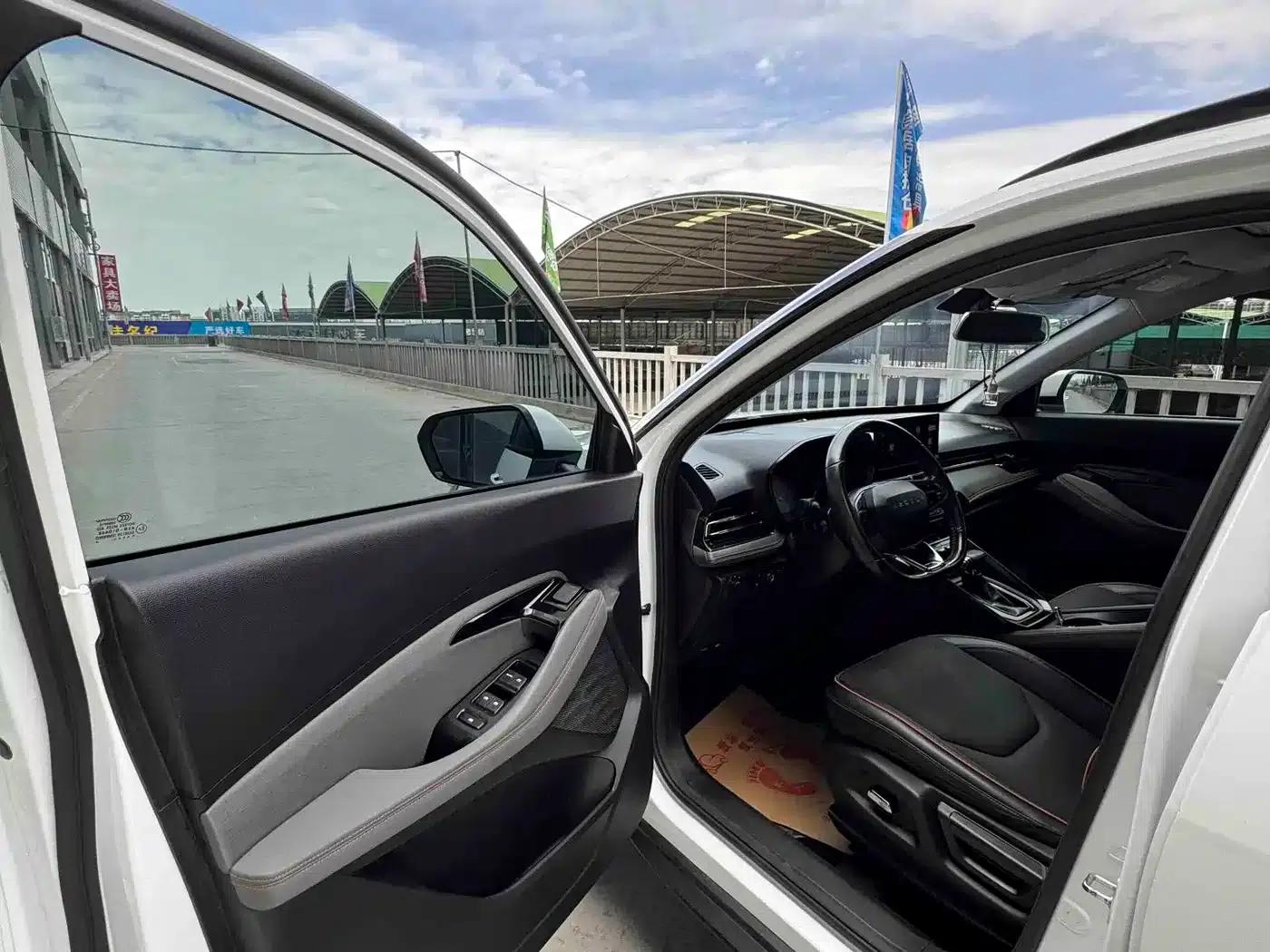 Baojun RS-3 2020 1.5L CVT 24-Hour Online Luxury Edition — миниатюра 13