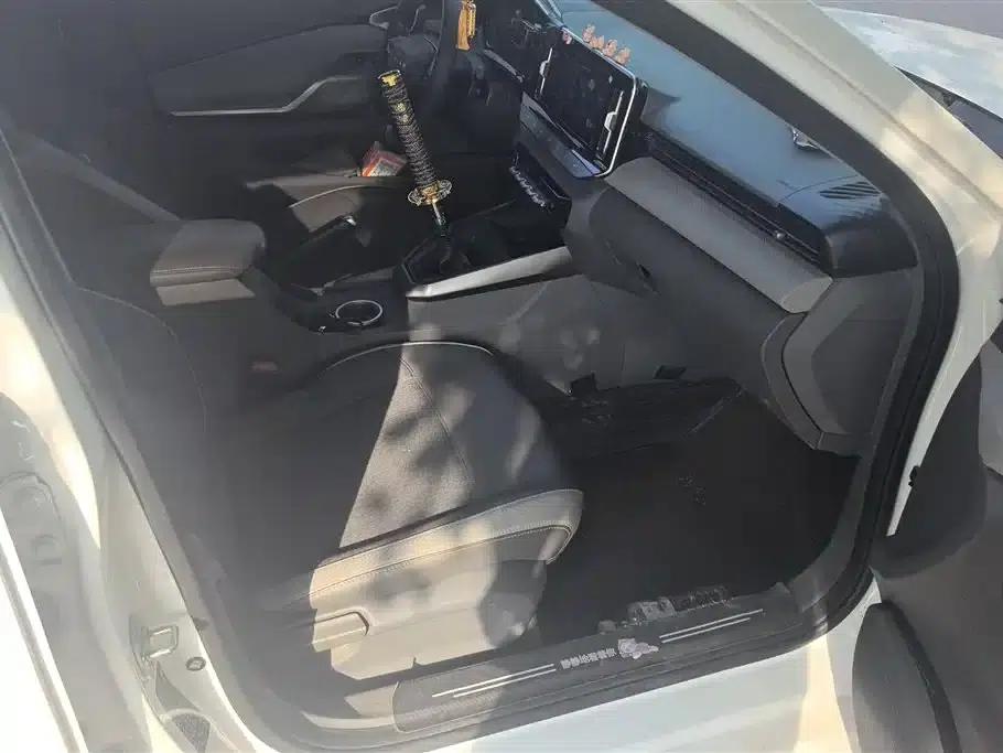 Baojun RC-5 2020 1.5L Manual Smart Luxury Edition — миниатюра 8