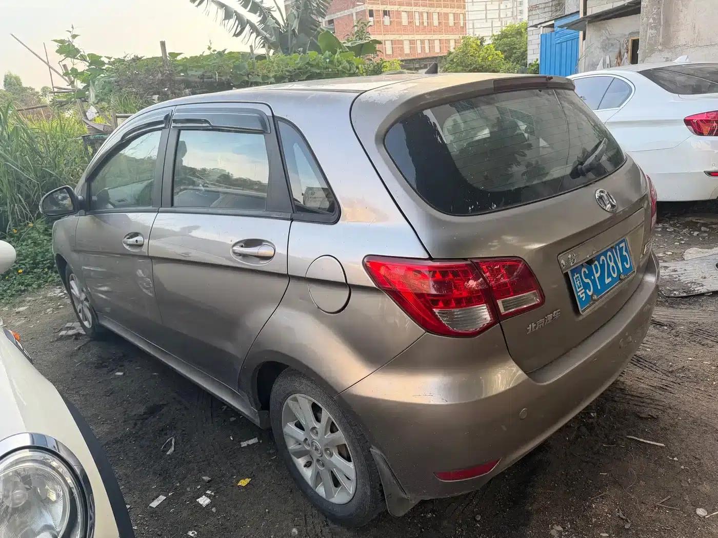 Beijing Automotive E-Series 2012 Hatchback 1.5L Manual Comfort Edition — миниатюра 3