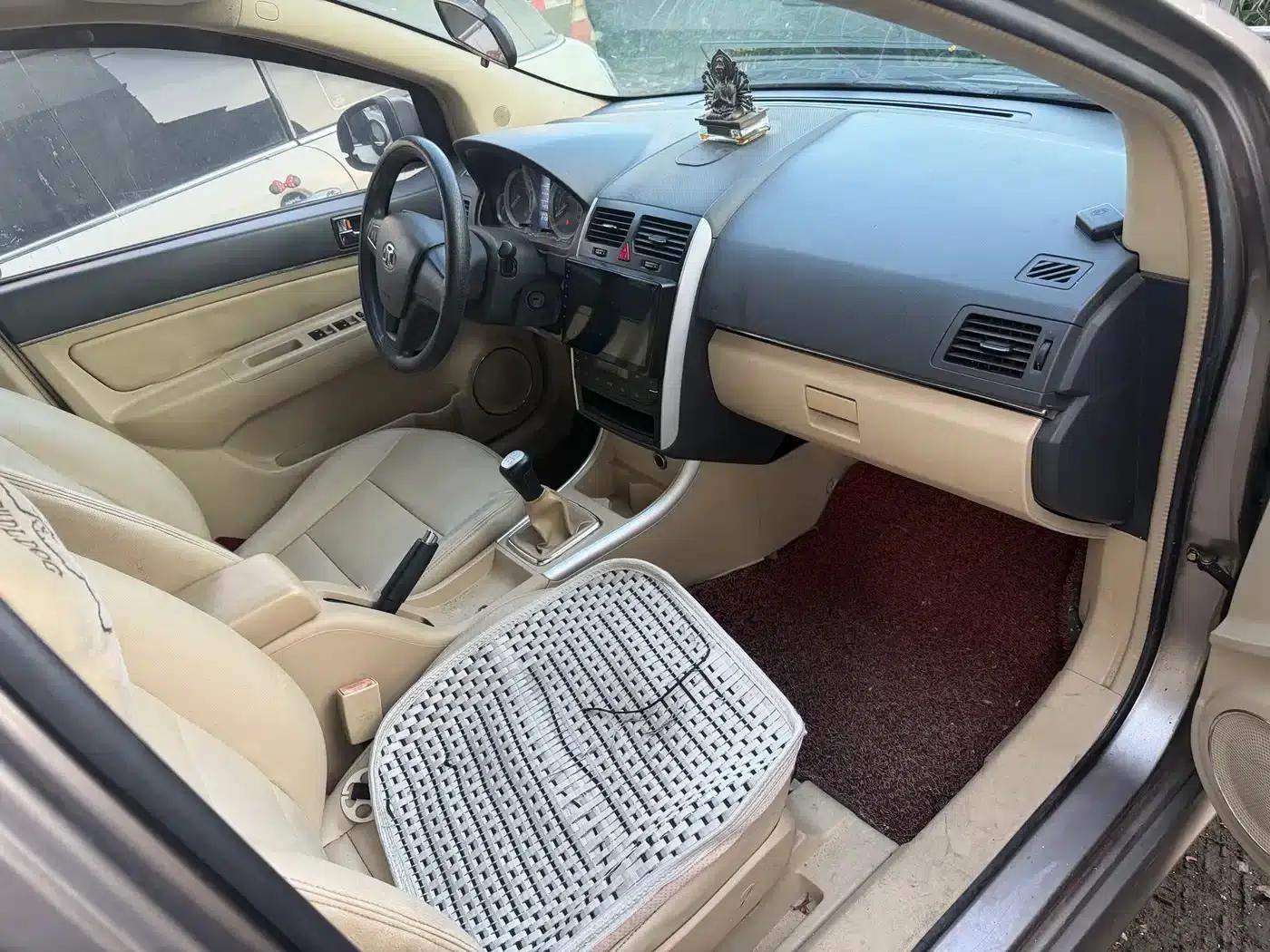 Beijing Automotive E-Series 2012 Hatchback 1.5L Manual Comfort Edition — миниатюра 6