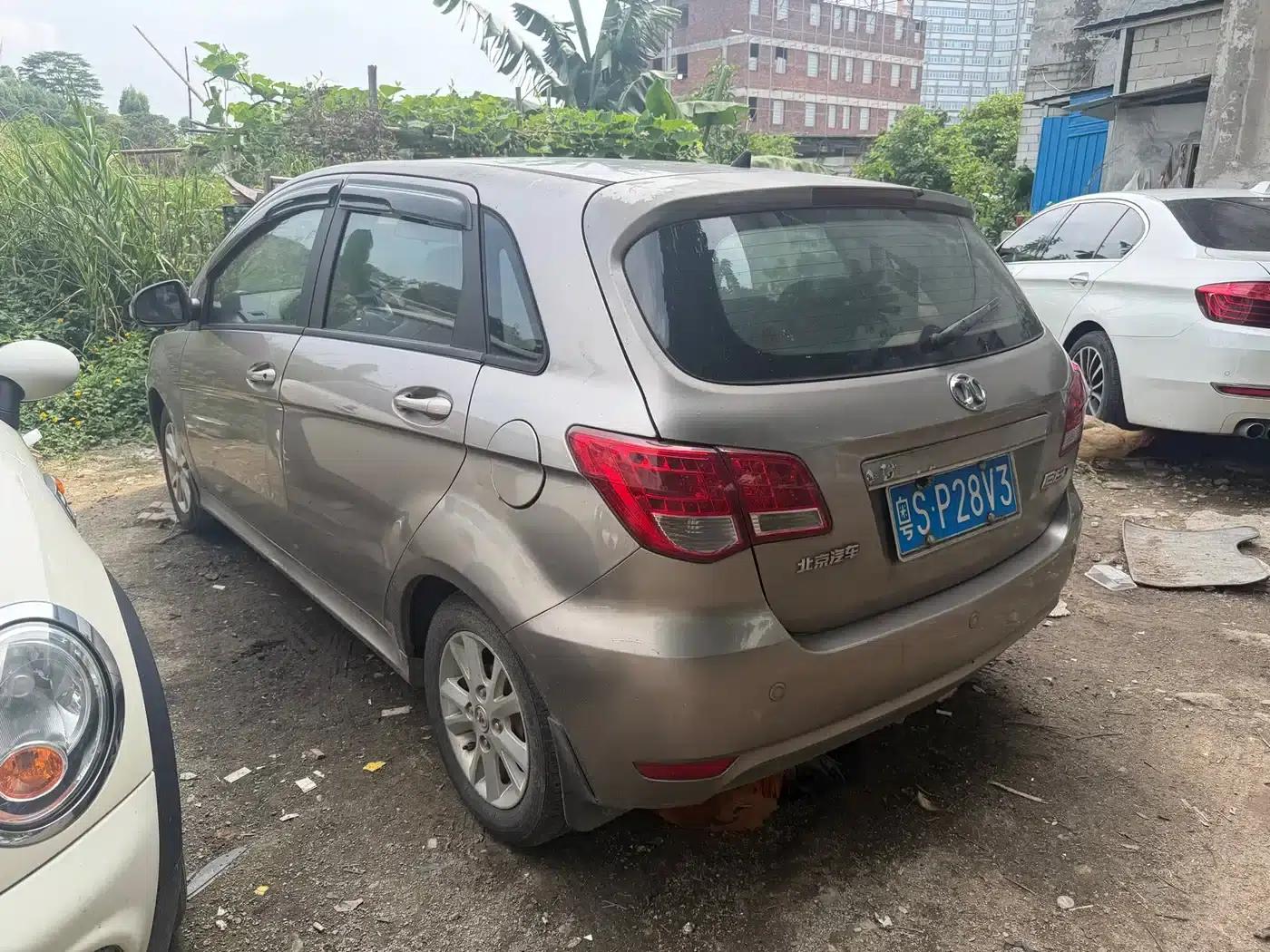Beijing Automotive E-Series 2012 Hatchback 1.5L Manual Comfort Edition — миниатюра 9