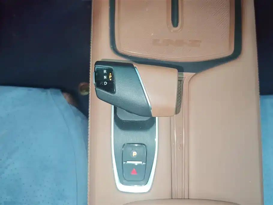 Changan UNI-Z New Energy 2024 Blue Whale Smart Electric iDD 125km Excellent Edition — миниатюра 16