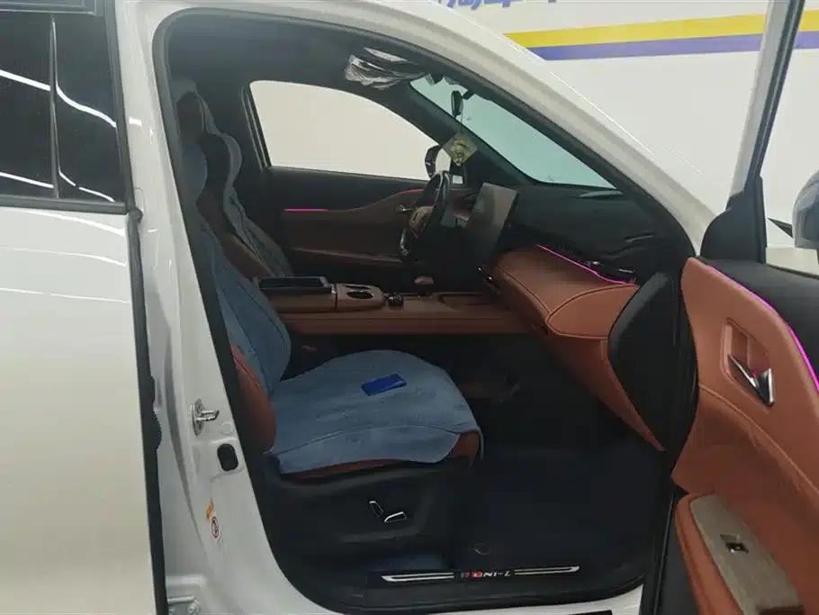 Changan UNI-Z New Energy 2024 Blue Whale Smart Electric iDD 125km Excellent Edition — миниатюра 8