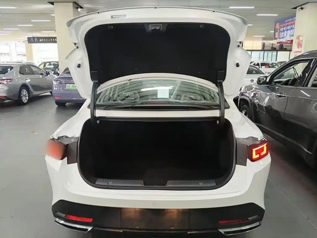 Changan Eado PHEV 2025 Smart Blue Whale 145KM Battleship Edition — миниатюра 15