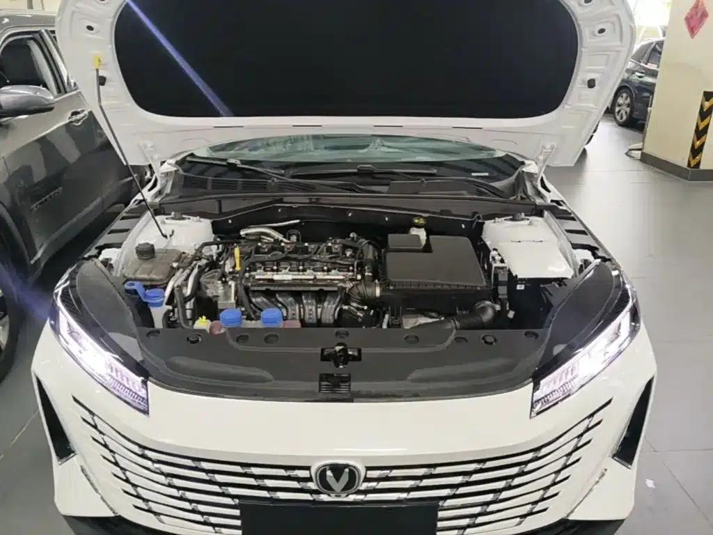 Changan Eado PHEV 2025 Smart Blue Whale 145KM Battleship Edition — миниатюра 16