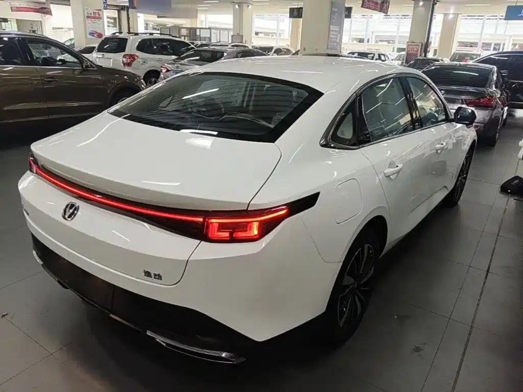 Changan Eado PHEV 2025 Smart Blue Whale 145KM Battleship Edition — миниатюра 5