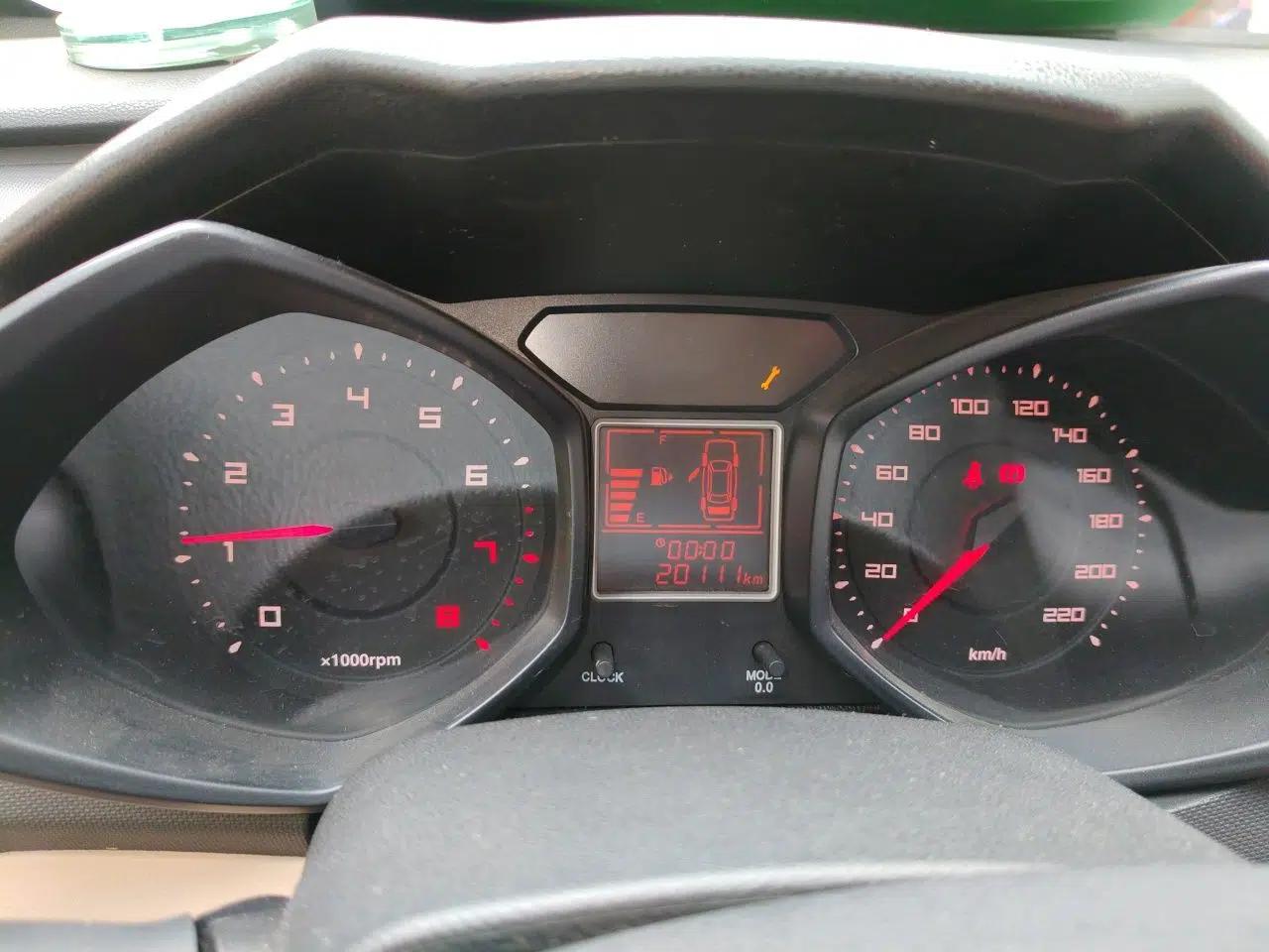 Chery Fengyun 2 2013 Hatchback 1.5L Manual Ruiyi Edition — миниатюра 11