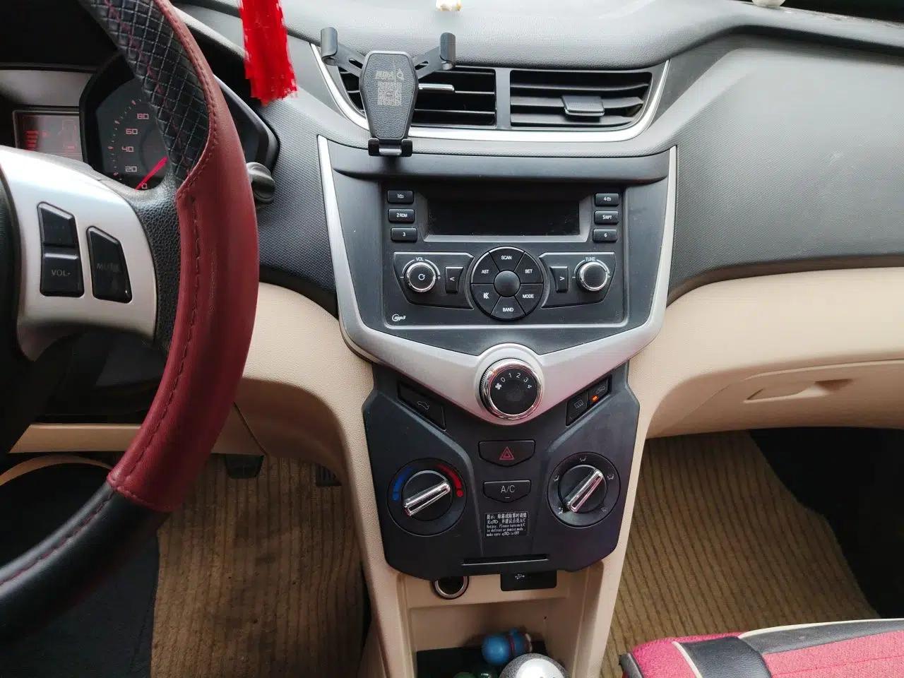 Chery Fengyun 2 2013 Hatchback 1.5L Manual Ruiyi Edition — миниатюра 13