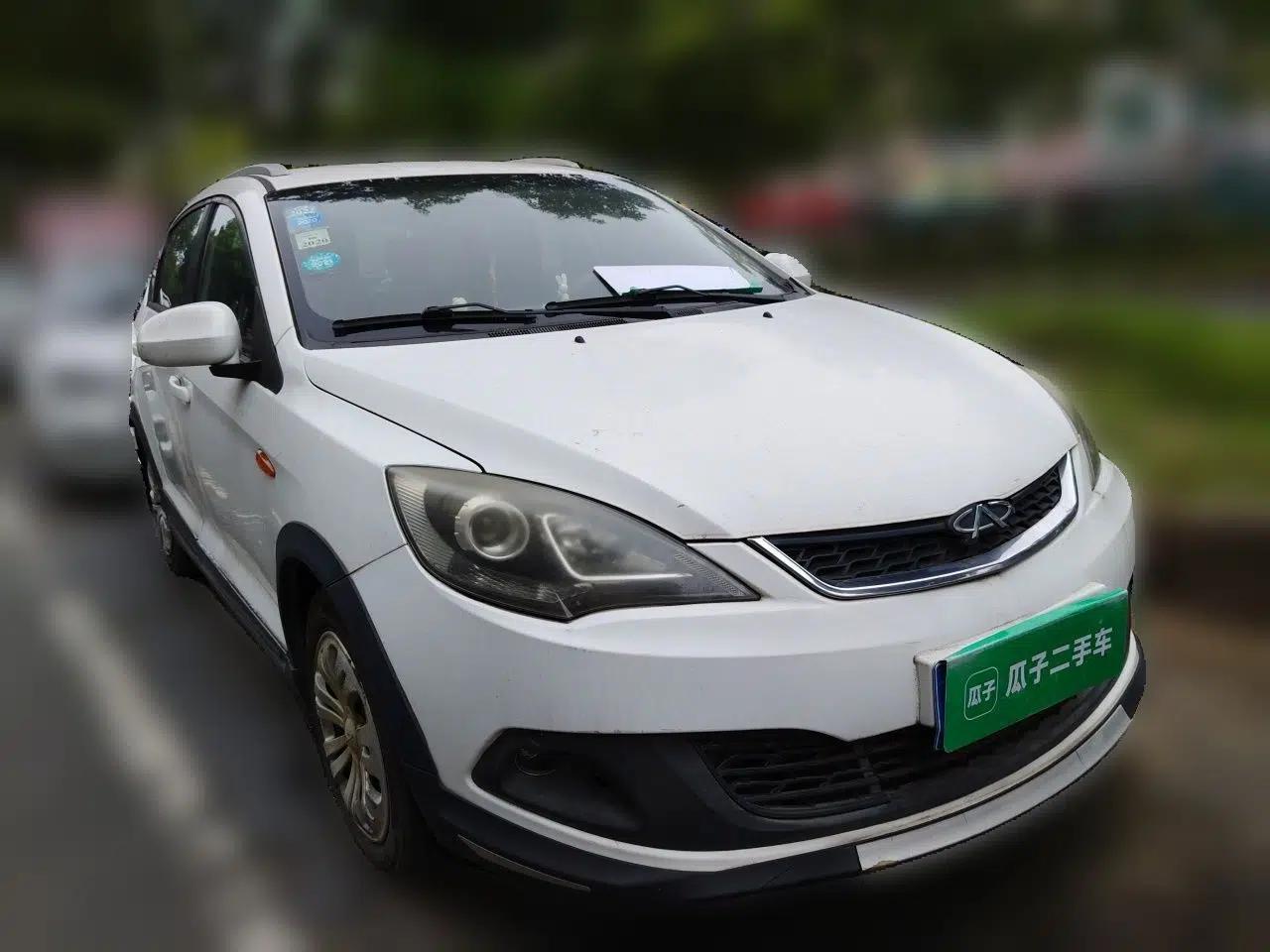 Chery Fengyun 2 2013 Hatchback 1.5L Manual Ruiyi Edition — миниатюра 3