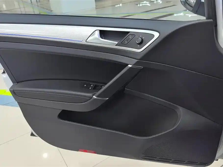 2020 Golf EV — миниатюра 7