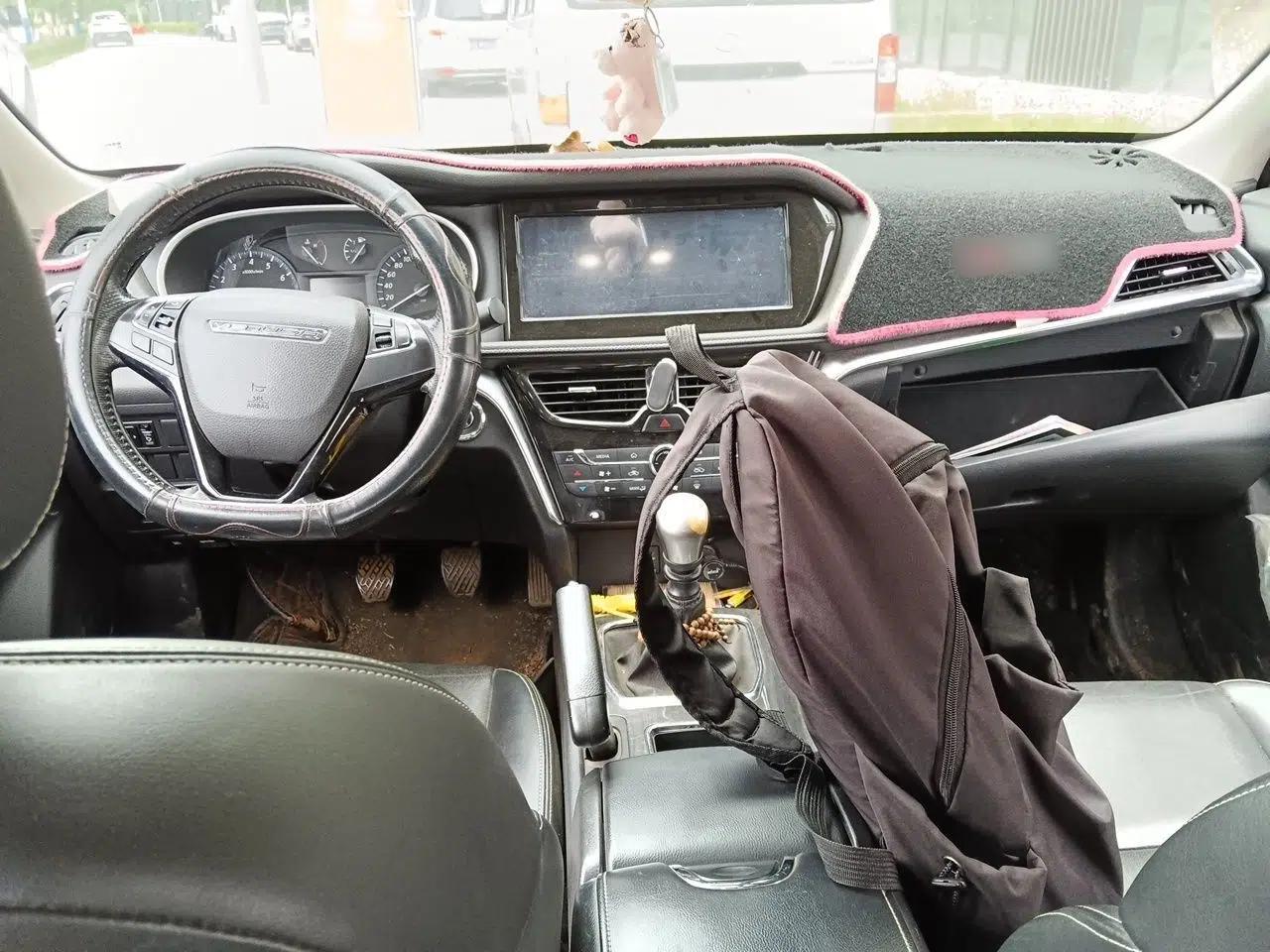 Venucia T90 2017 2.0L Manual ZhiShang Edition — миниатюра 9