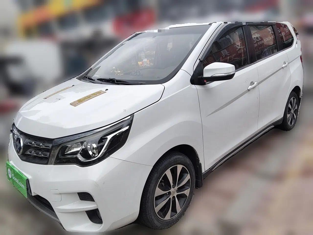 Venucia M50V 2017 1.6L XL CVT Luxury Edition — миниатюра 1