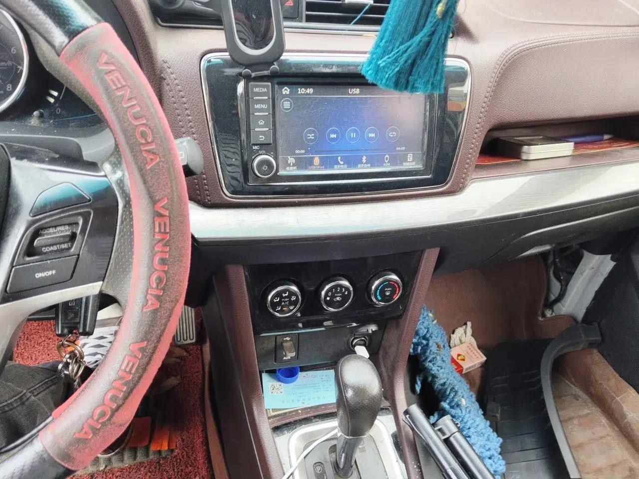Venucia M50V 2017 1.6L XL CVT Luxury Edition — миниатюра 13
