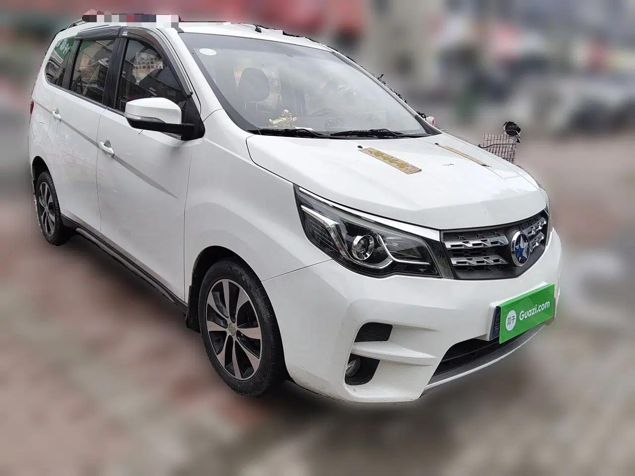 Venucia M50V 2017 1.6L XL CVT Luxury Edition — миниатюра 3