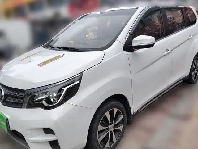 Venucia M50V 2017 1.6L XL CVT Luxury Edition