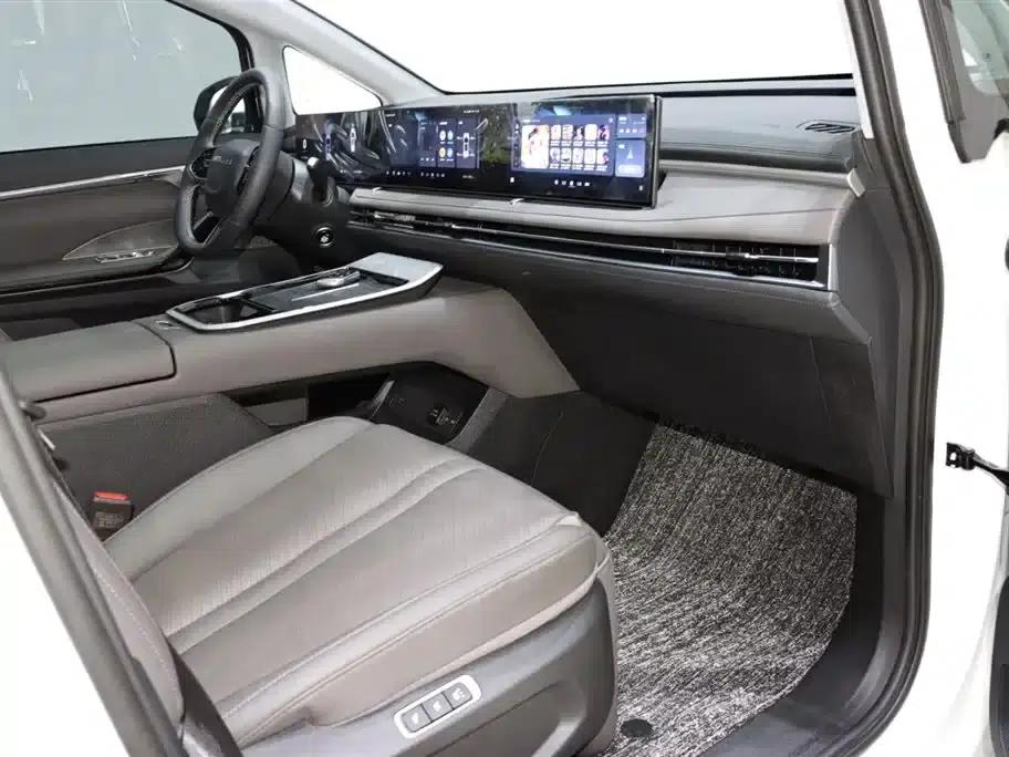 Maxus G70 2024 2.0T Automatic Flagship Edition 6-seater — миниатюра 8