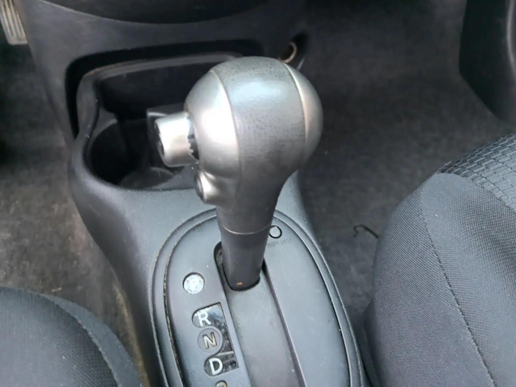 Nissan March 2010 1.5L Automatic Easy-Style Version — миниатюра 16