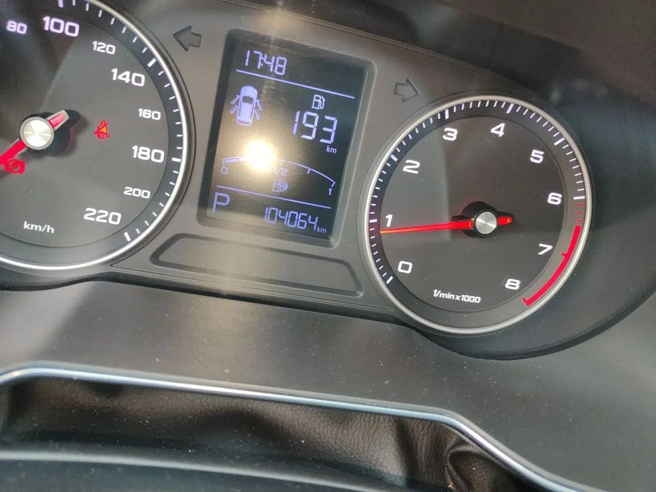 Roewe RX3 2018 1.6L CVT Internet Smart Edition — миниатюра 12