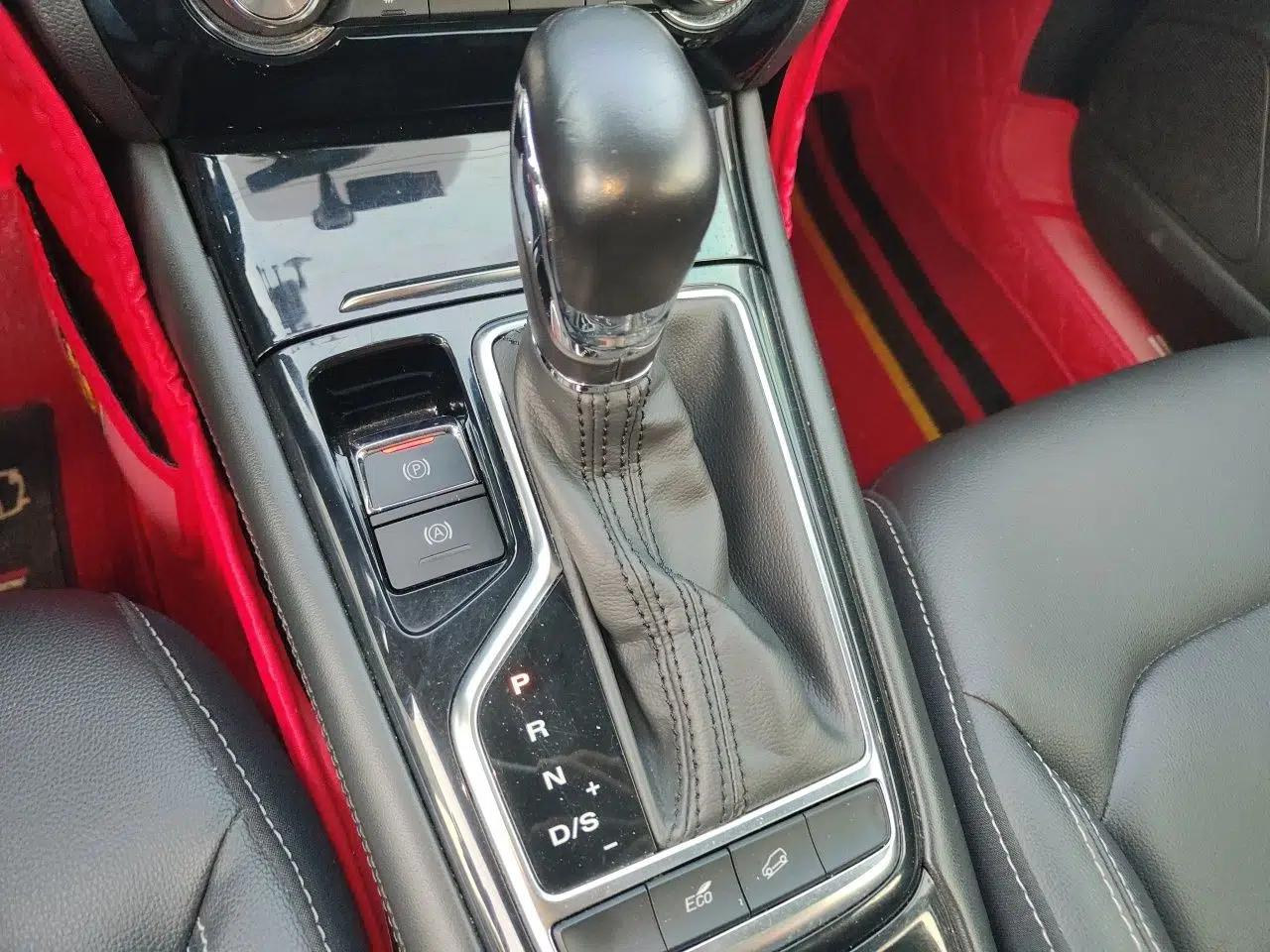 Roewe RX3 2018 1.6L CVT Internet Smart Edition — миниатюра 14