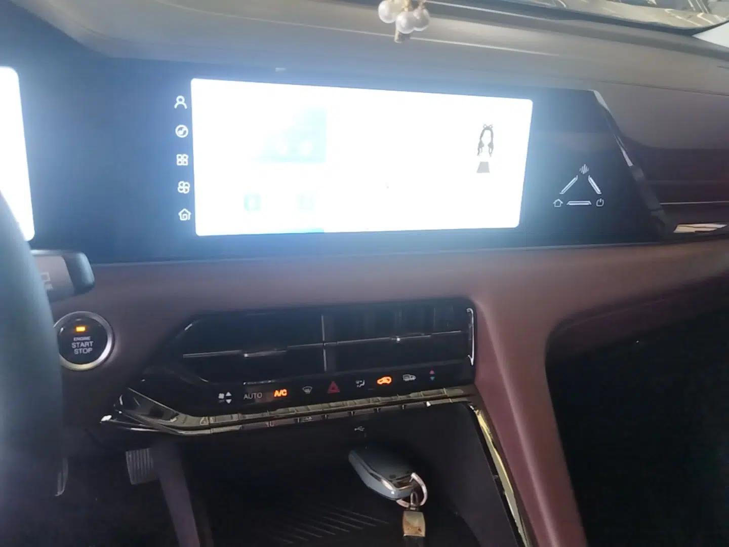 SOL X8 PLUS 2023 1.5 TGDI DCT Smart Edition 7-Seater — миниатюра 15