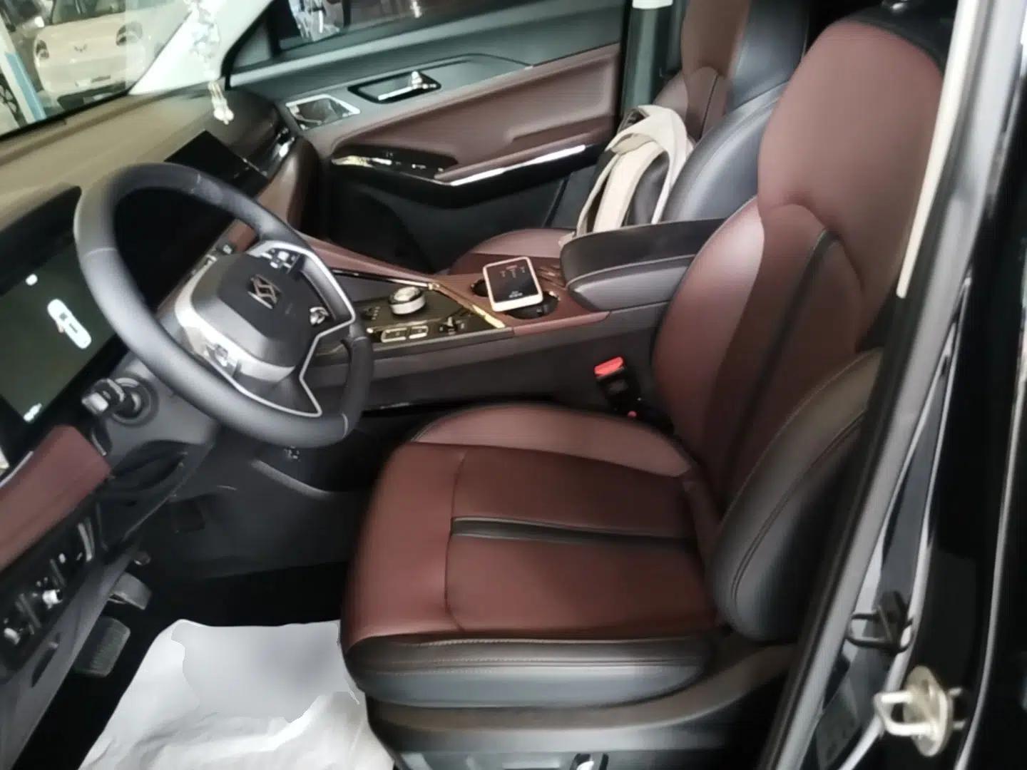 SOL X8 PLUS 2023 1.5 TGDI DCT Smart Edition 7-Seater — миниатюра 17