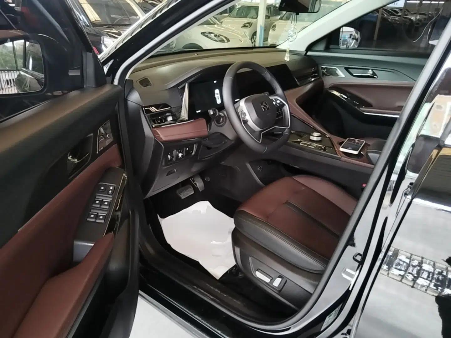 SOL X8 PLUS 2023 1.5 TGDI DCT Smart Edition 7-Seater — миниатюра 18