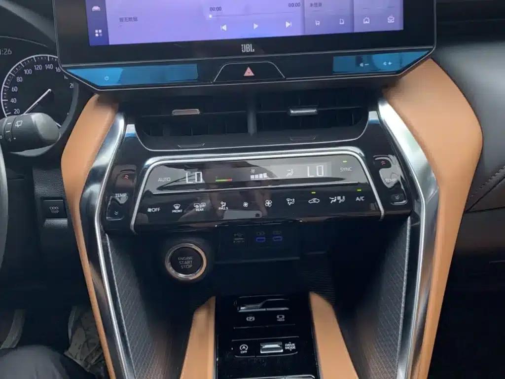 Venza 2022 2.0L CVT 2WD Premium Edition — миниатюра 18