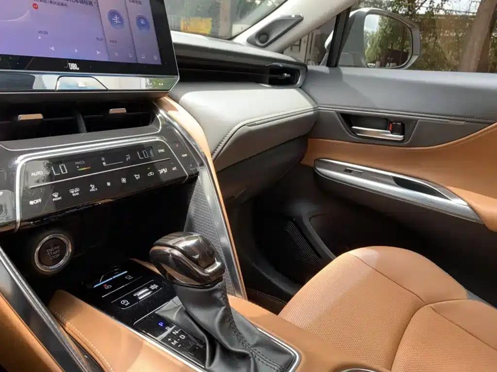 Venza 2022 2.0L CVT 2WD Premium Edition — миниатюра 8
