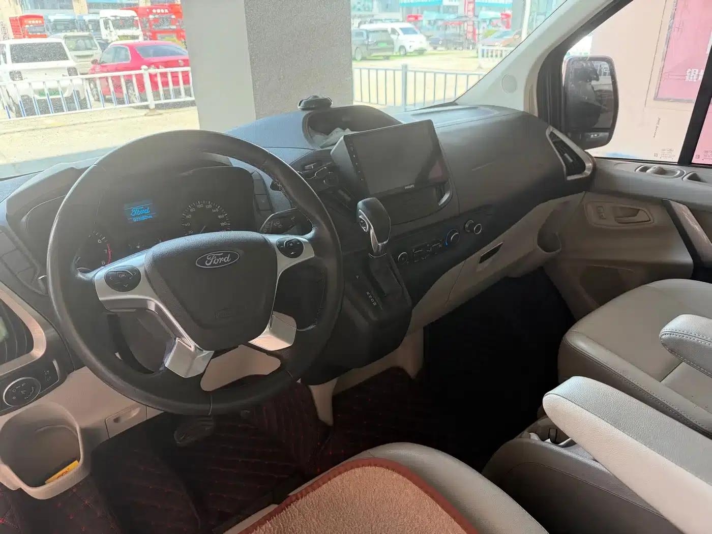 Tourneo 2017 2.0T Automatic Elite Edition — миниатюра 6