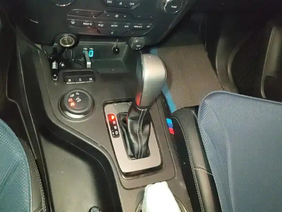 2017 Ford Everest 2.0T Gasoline Automatic 4WD Luxury 7-Seater — миниатюра 16