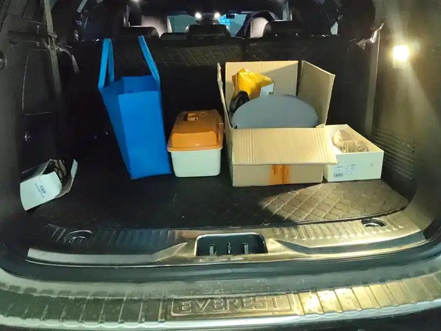 2017 Ford Everest 2.0T Gasoline Automatic 4WD Luxury 7-Seater — миниатюра 4