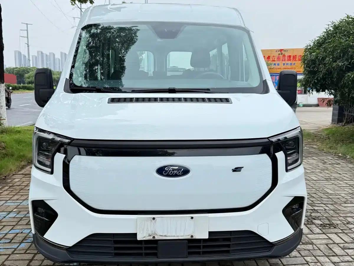 E-Transit 2024 Multipurpose Passenger Vehicle, Central Wheelbase, Central Roof, 6 Seats, 100.96kWh — миниатюра 1