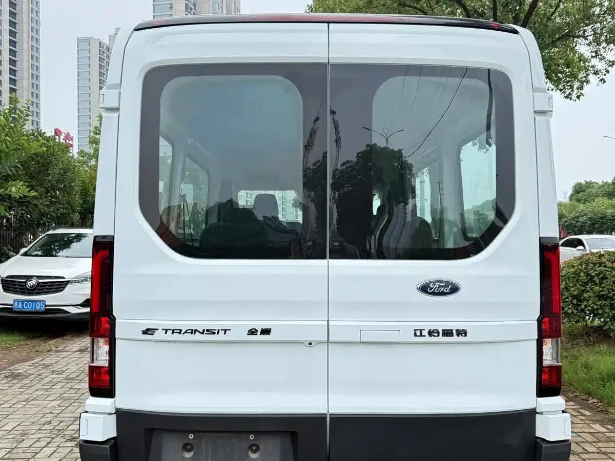 E-Transit 2024 Multipurpose Passenger Vehicle, Central Wheelbase, Central Roof, 6 Seats, 100.96kWh — миниатюра 11