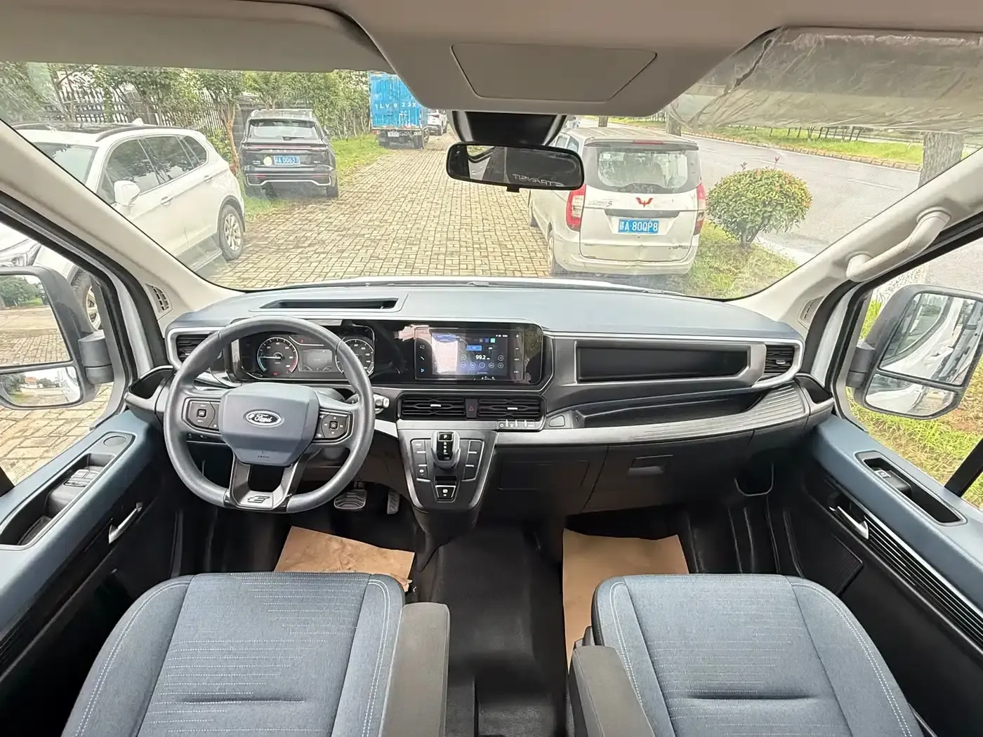 E-Transit 2024 Multipurpose Passenger Vehicle, Central Wheelbase, Central Roof, 6 Seats, 100.96kWh — миниатюра 5