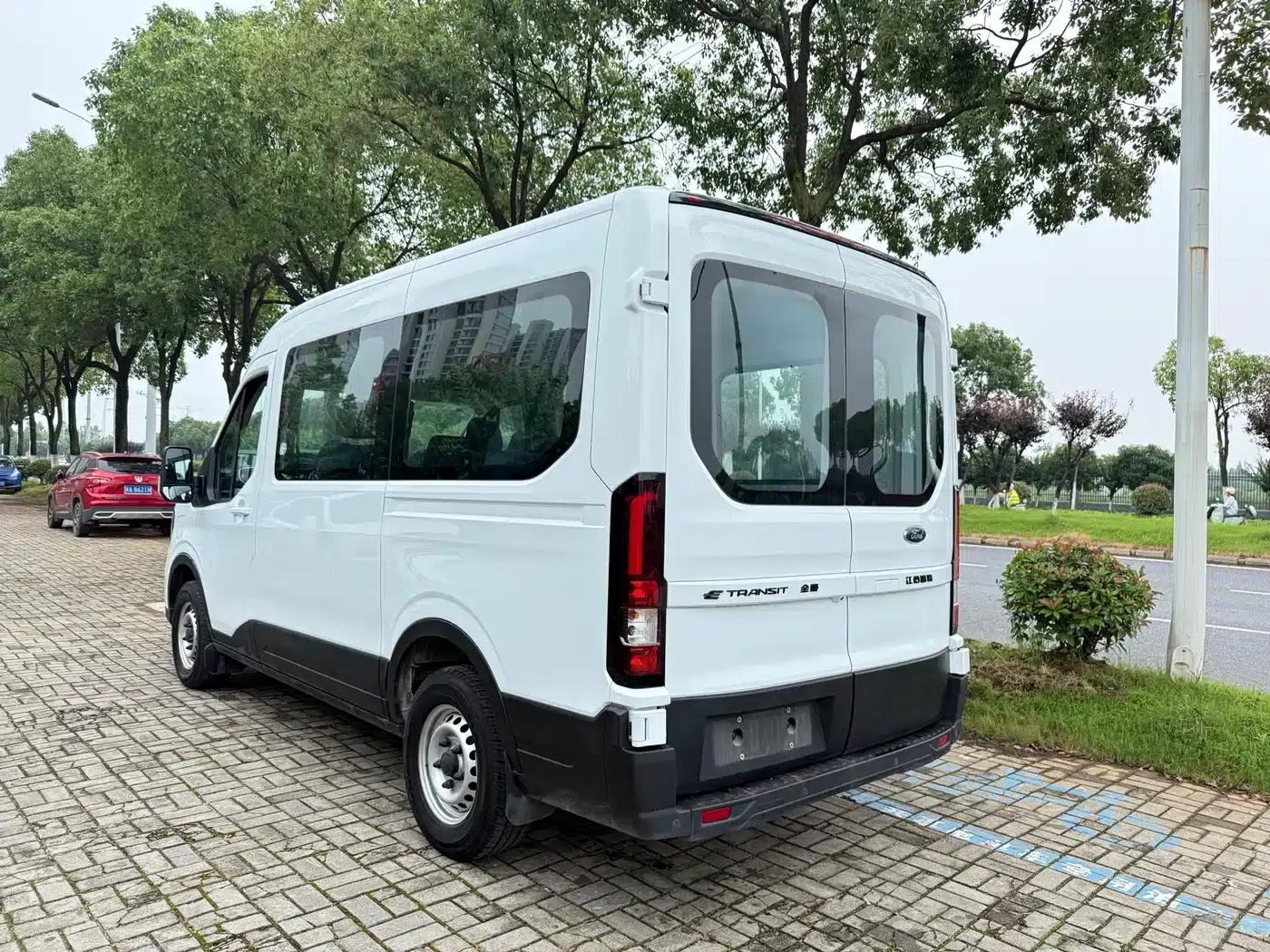 E-Transit 2024 Multipurpose Passenger Vehicle, Central Wheelbase, Central Roof, 6 Seats, 100.96kWh — миниатюра 9