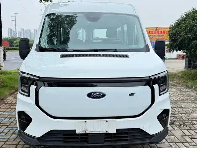 E-Transit 2024 Multipurpose Passenger Vehicle, Central Wheelbase, Central Roof, 6 Seats, 100.96kWh