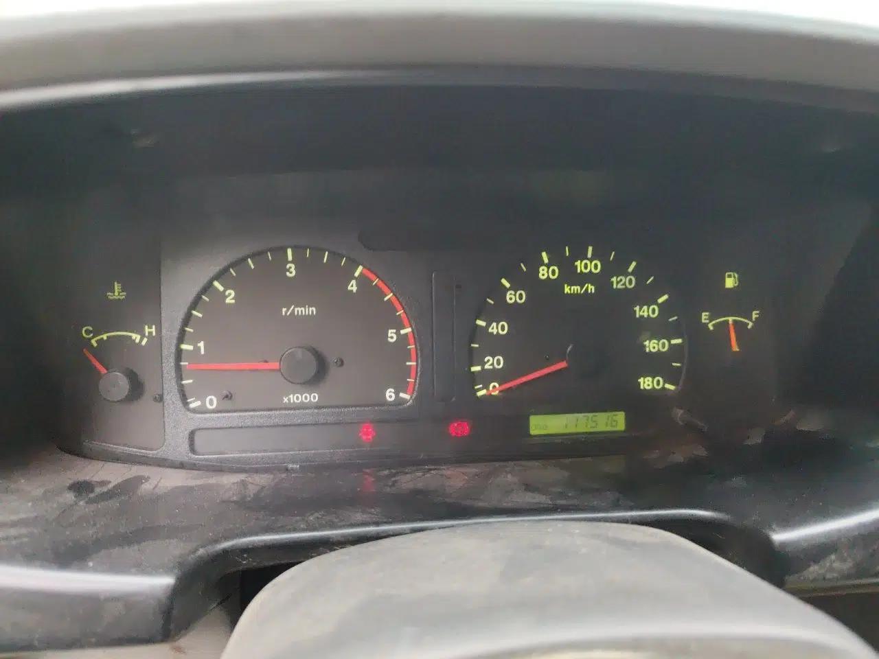 Isuzu Pickup 2009 2.8T Two-Wheel-Drive Base Pickup Truck with 4JB1-TCT Engine — миниатюра 11
