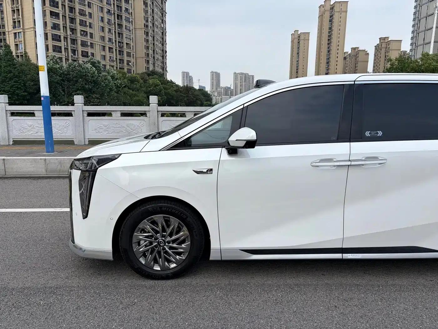 Trumpchi Aspiration M8 2025 Qiankun Series Ultra First Class — миниатюра 3