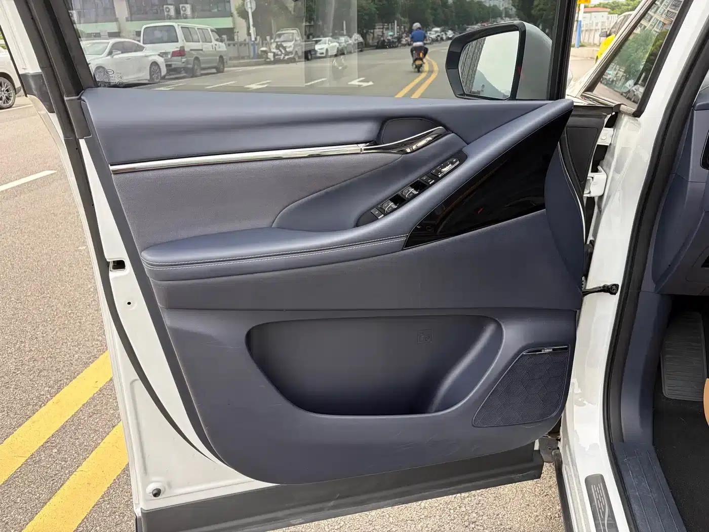 Trumpchi Aspiration M8 2025 Qiankun Series Ultra First Class — миниатюра 5