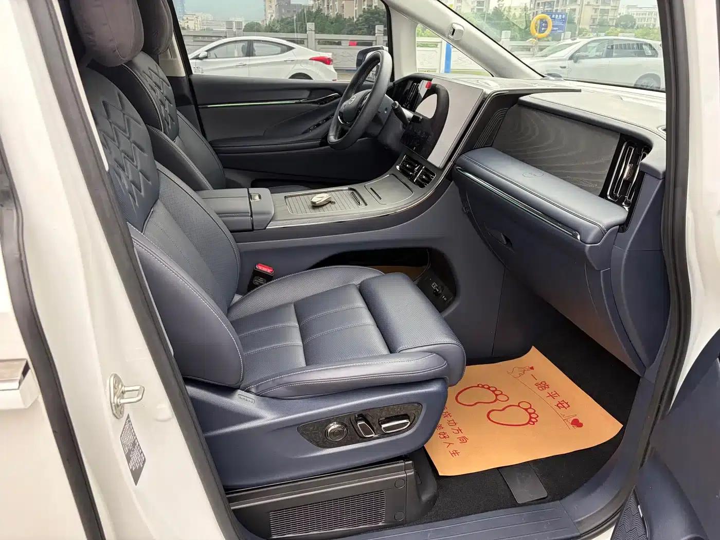Trumpchi Aspiration M8 2025 Qiankun Series Ultra First Class — миниатюра 10