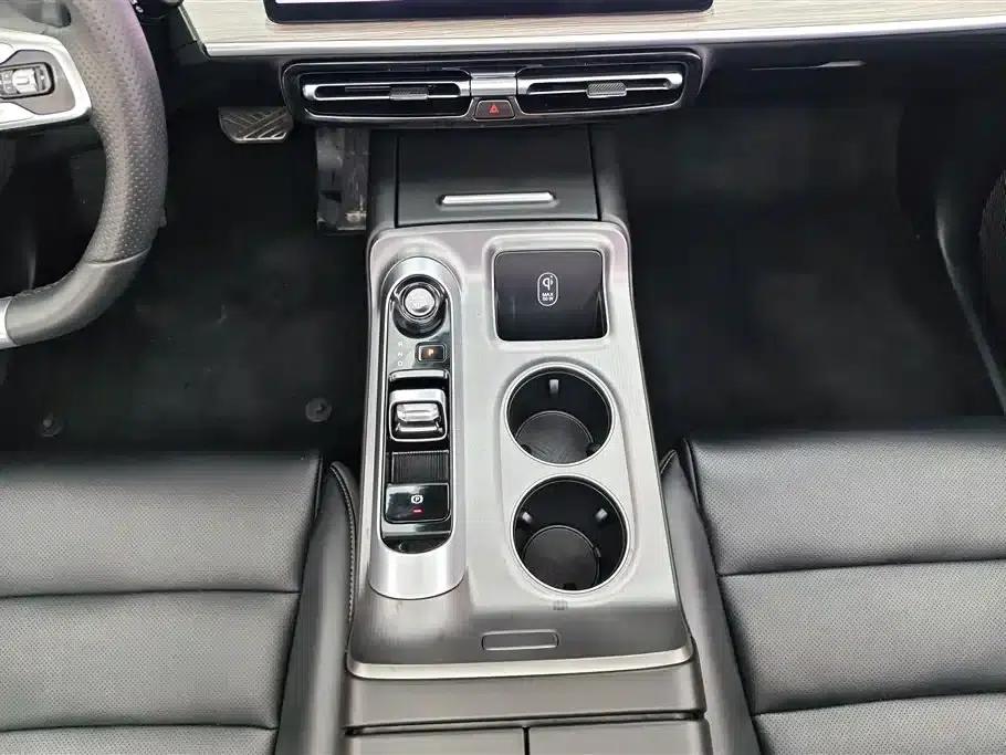 Trumpchi E8 2024 Glory Series 2.0L Glory Edition — миниатюра 16