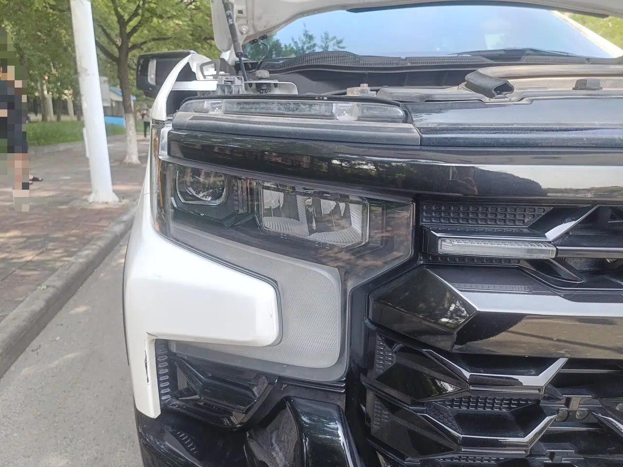 Chevrolet Silverado Silverado 5‑Seater 6.2L Automatic with Sunroof Pickup — миниатюра 7