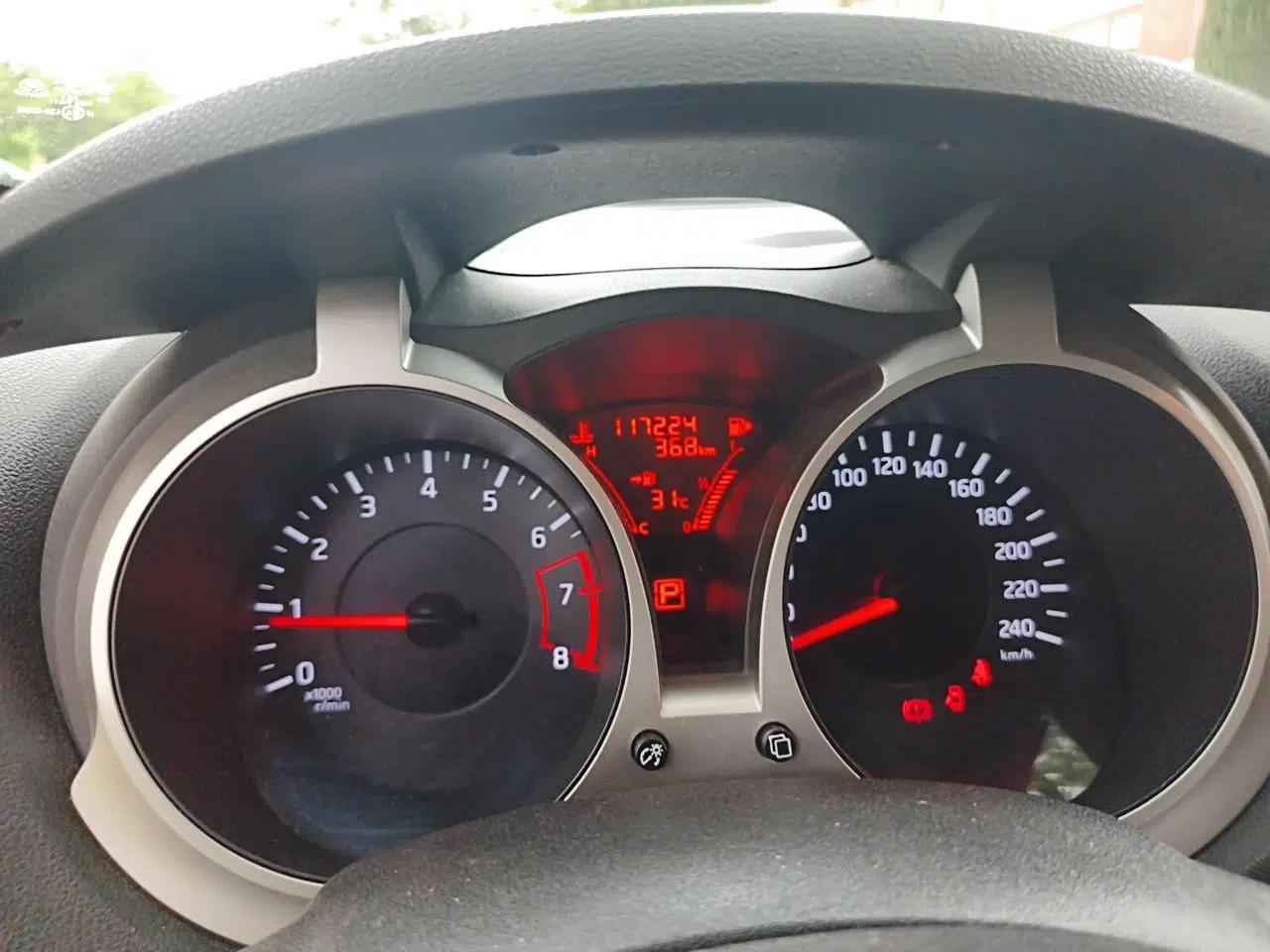Infiniti ESQ 2014 1.6L Spontaneous Edition — миниатюра 11