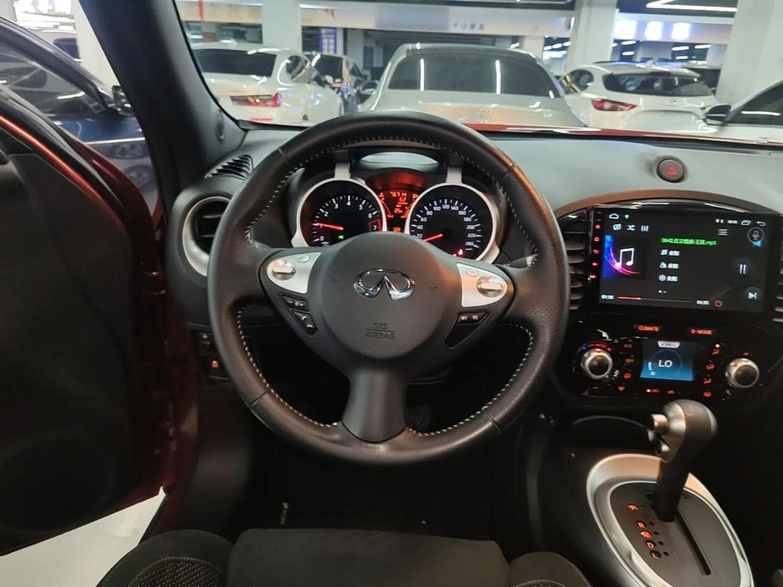 Infiniti ESQ 2014 1.6L Spontaneous Edition — миниатюра 18