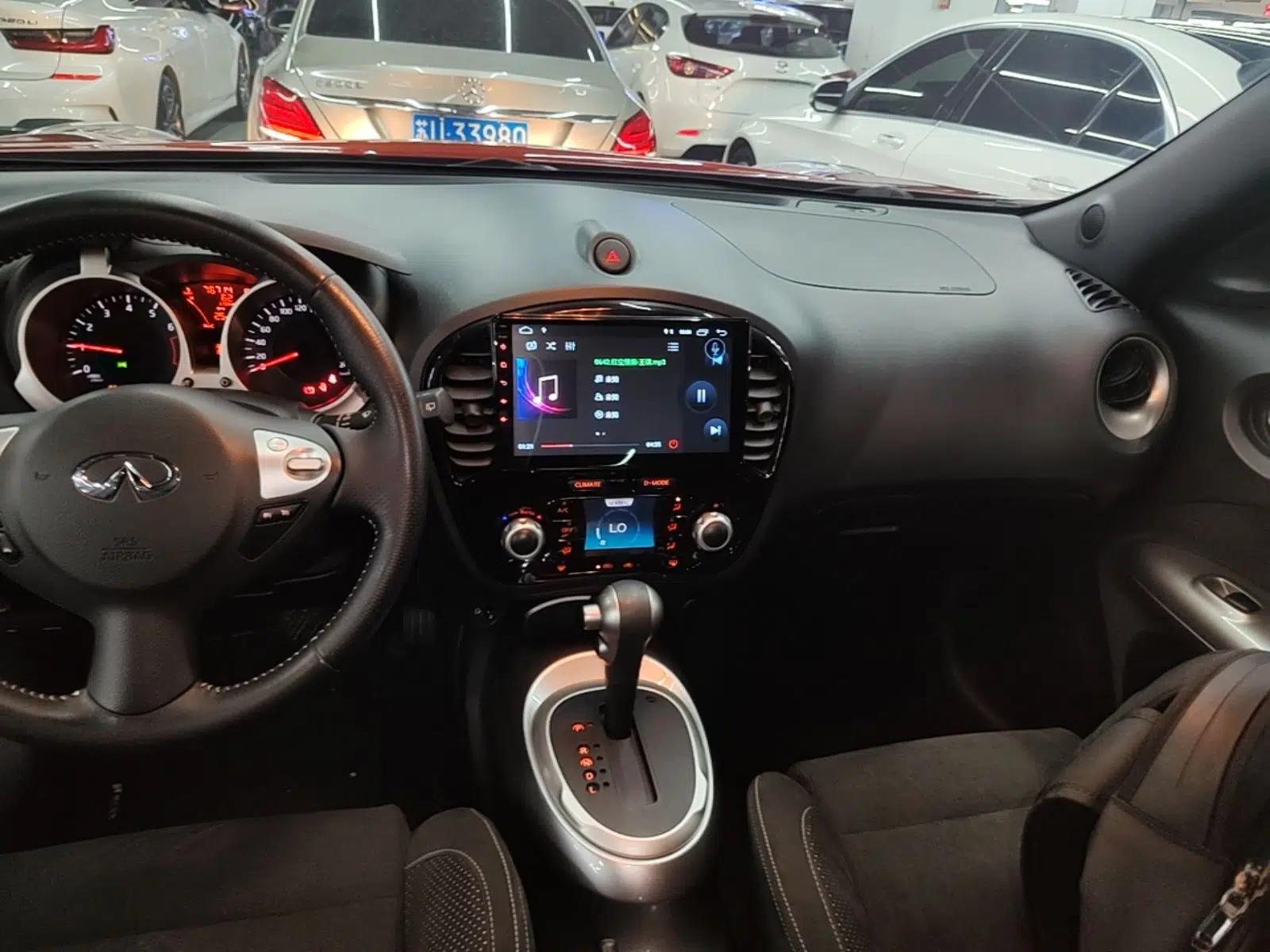 Infiniti ESQ 2014 1.6L Spontaneous Edition — миниатюра 20