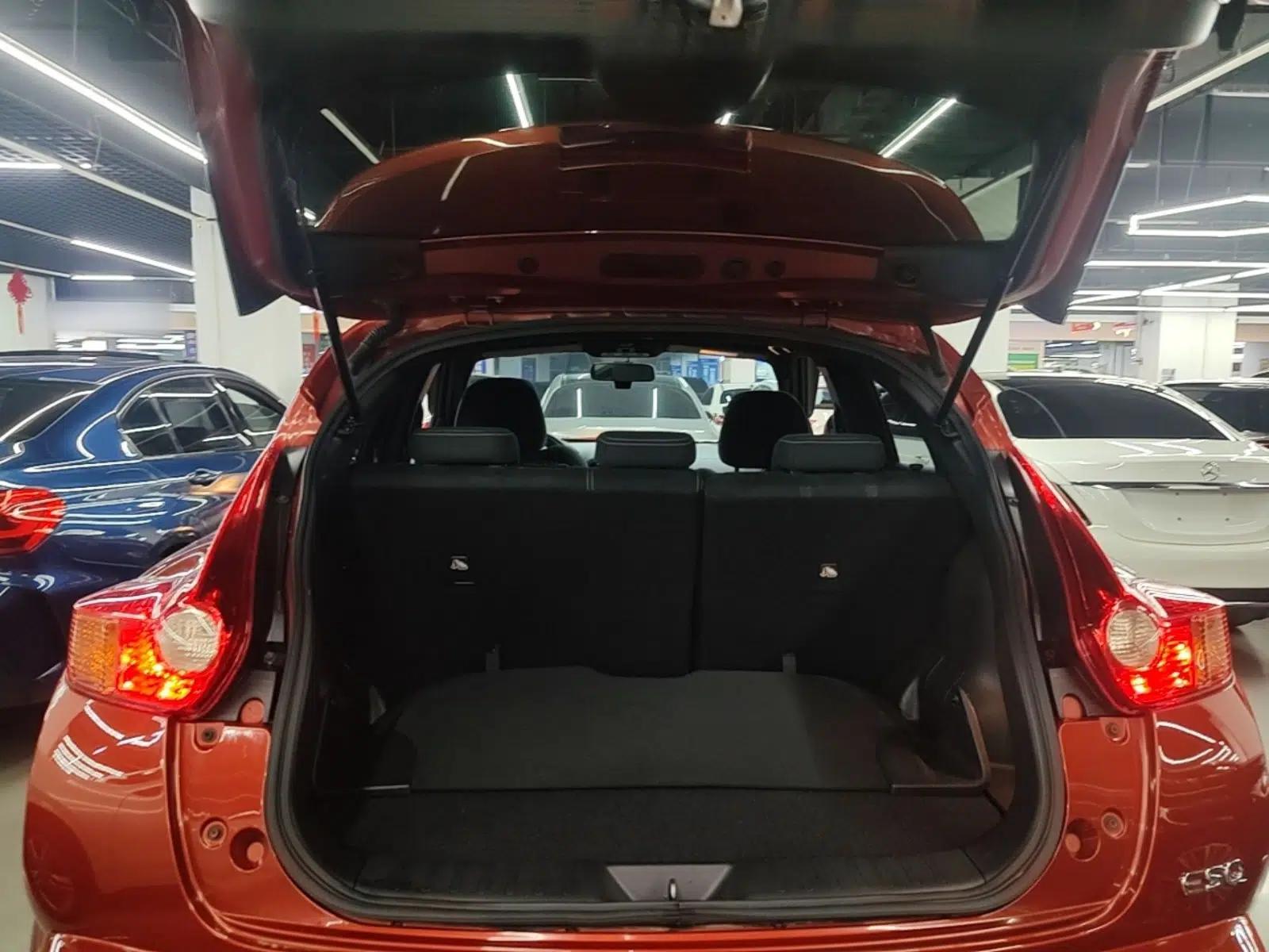 Infiniti ESQ 2014 1.6L Spontaneous Edition — миниатюра 27